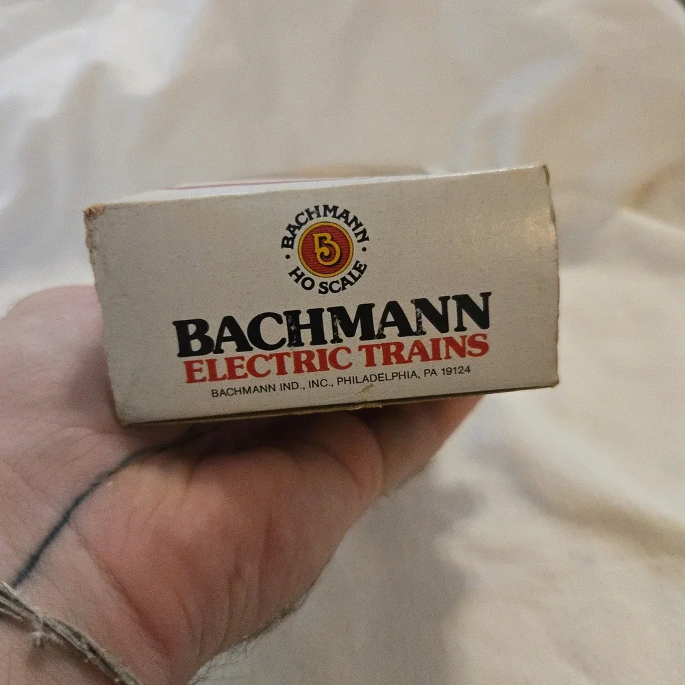 Vtg Bachmann EMD F9 Diesel Union Pacific Yellow HO Scale Electric Train 70s 1206